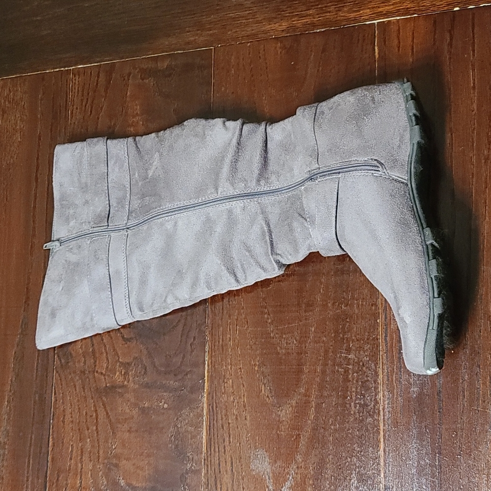 Boots - Picture 2 of 3